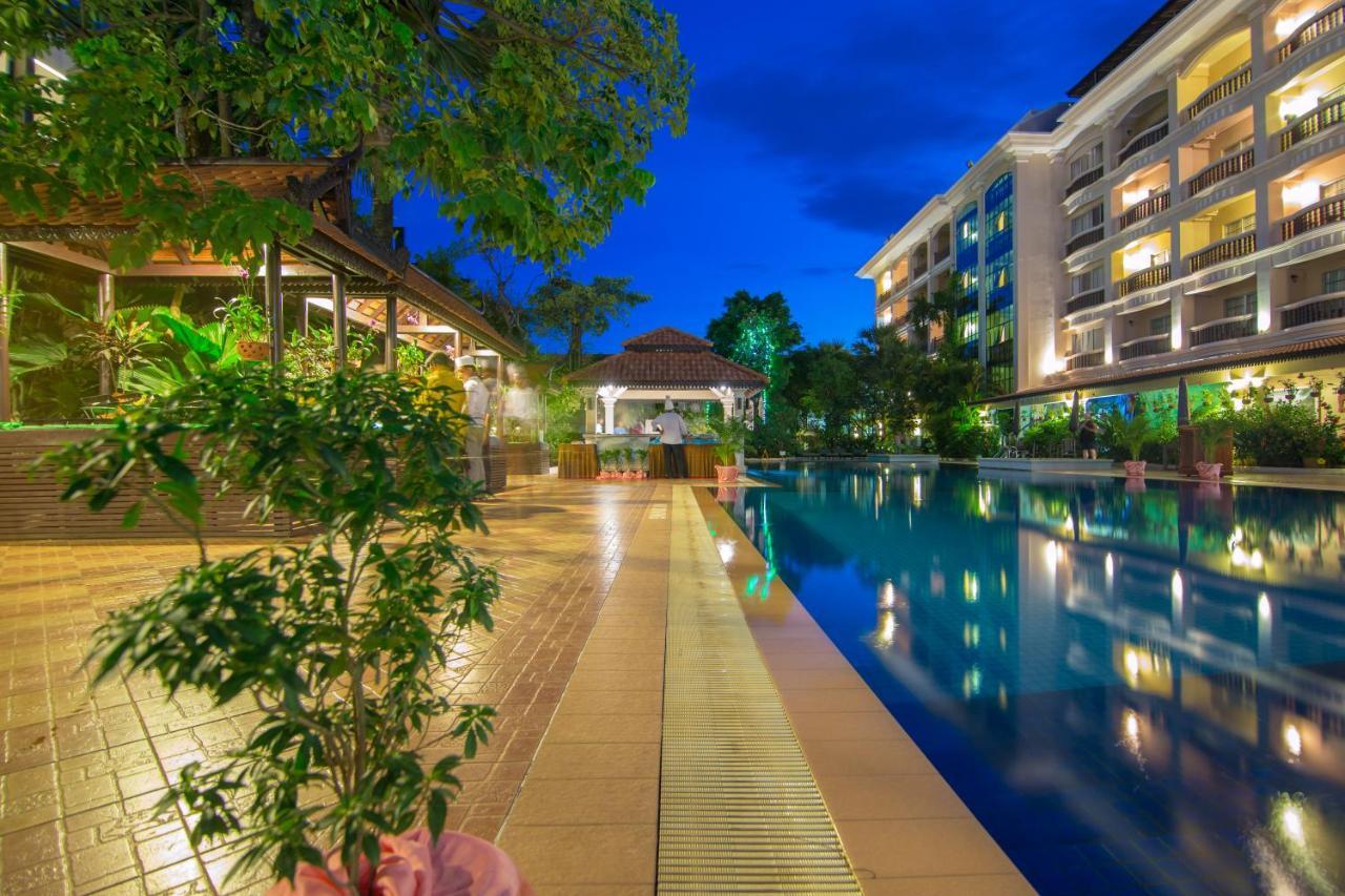 Hotel Somadevi Angkor Resort & Spa Siem Reap Bagian luar foto